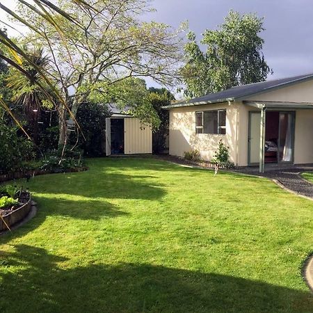 Cosy, Central Greytown Sleepout Exterior photo