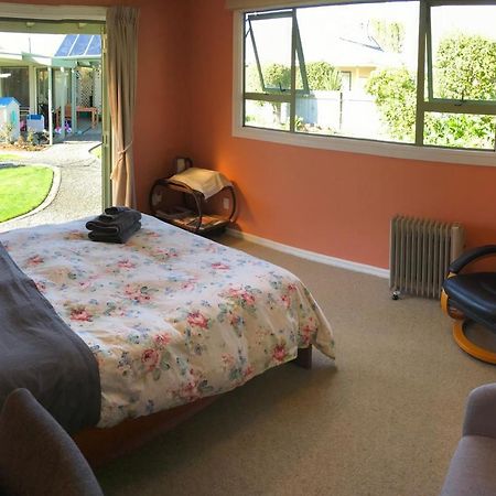 Cosy, Central Greytown Sleepout Exterior photo