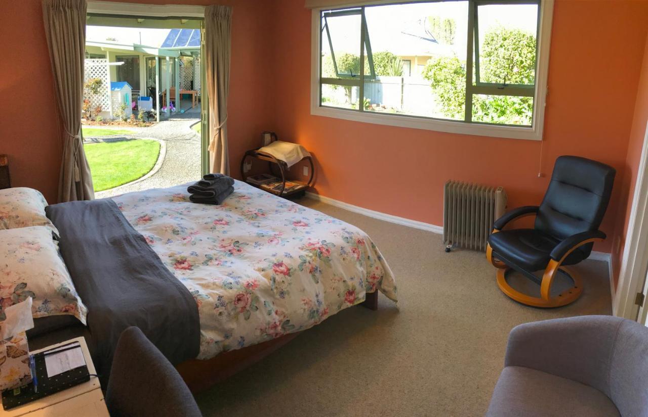 Cosy, Central Greytown Sleepout Exterior photo